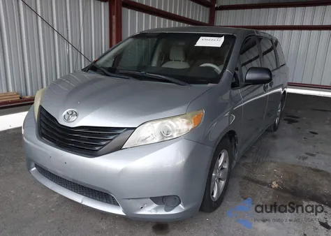 2013 Toyota Sienna L V6 7 Passenger z USA, uszkodzony, nr VIN 5TDZK3DC8DS389903